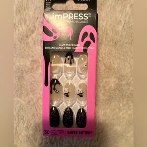 🎃👻 Impress Halloween press on nails NIB glow in the dark, limited edition